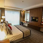 מלון Ramada By Wyndham 4*