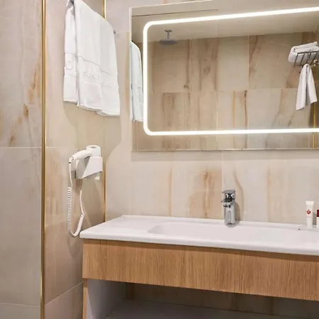 فندق Ramada By Wyndham