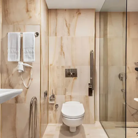 Ramada By Wyndham نيغدة