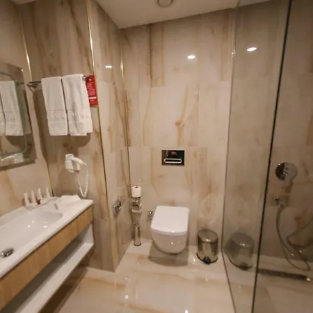 Ramada By Wyndham فندق نيغدة