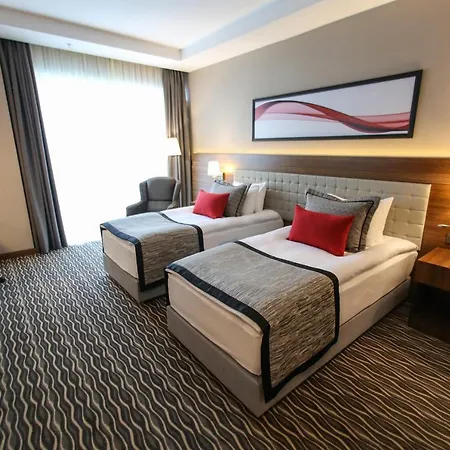 Ramada By Wyndham Hotell 4*