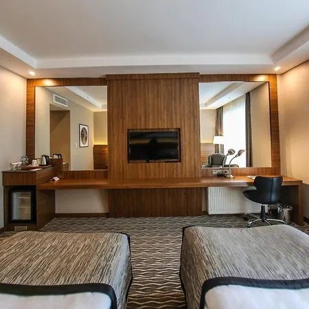 Ramada By Wyndham نيغدة