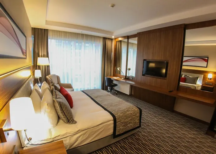 酒店 Ramada By Wyndham 4*